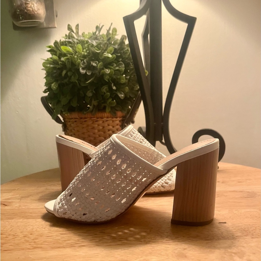 JustFab White Woven Block Heel Mules🌺